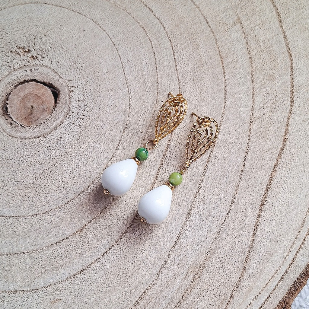 Gold Elegant Earrings, White Agate and Pearl, Bridal Style, Surgical Steel