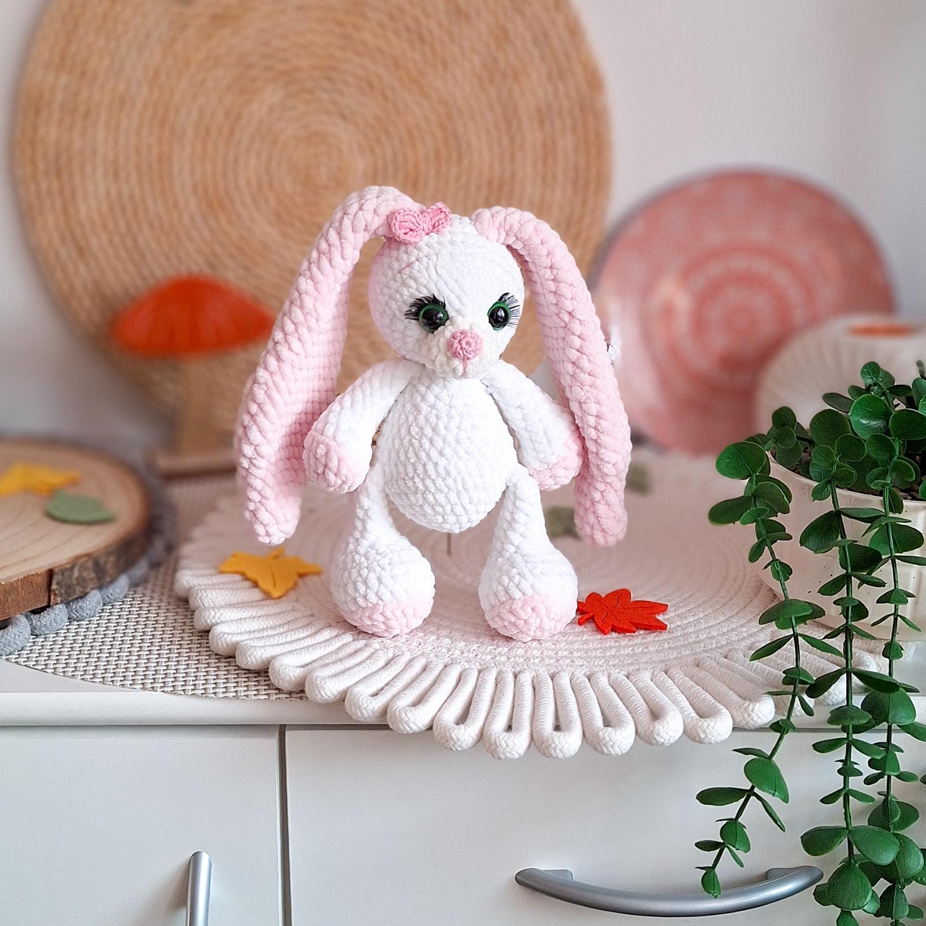 Miękki pluszowy króliczek na dłoni, ręcznie robiona zabawka idealna na prezent baby shower