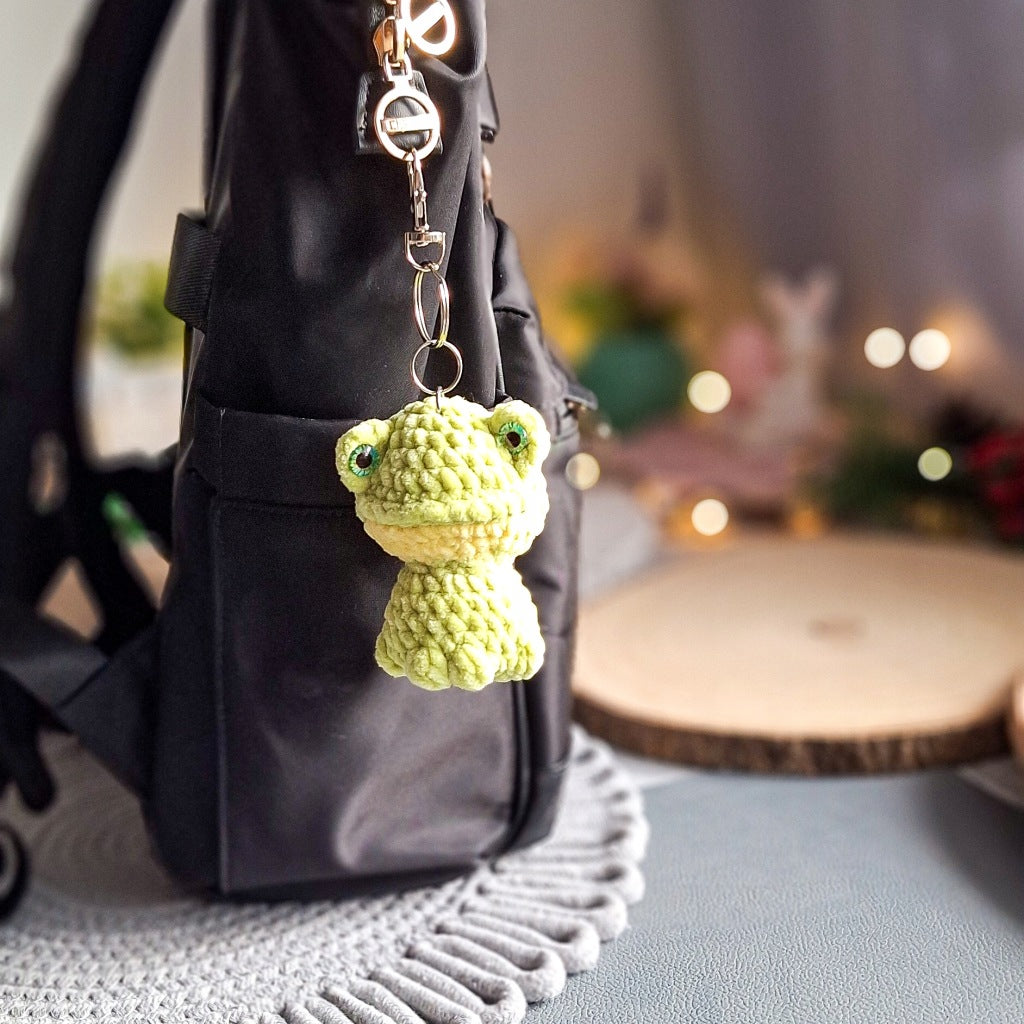 Frog Keychain, Handmade Crochet Plush Yarn, 15 cm