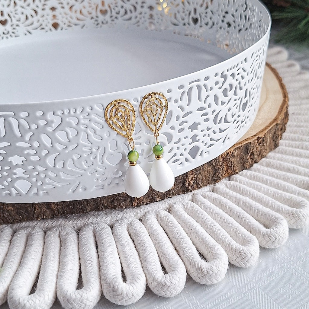 Gold Elegant Earrings, White Agate and Pearl, Bridal Style, Surgical Steel