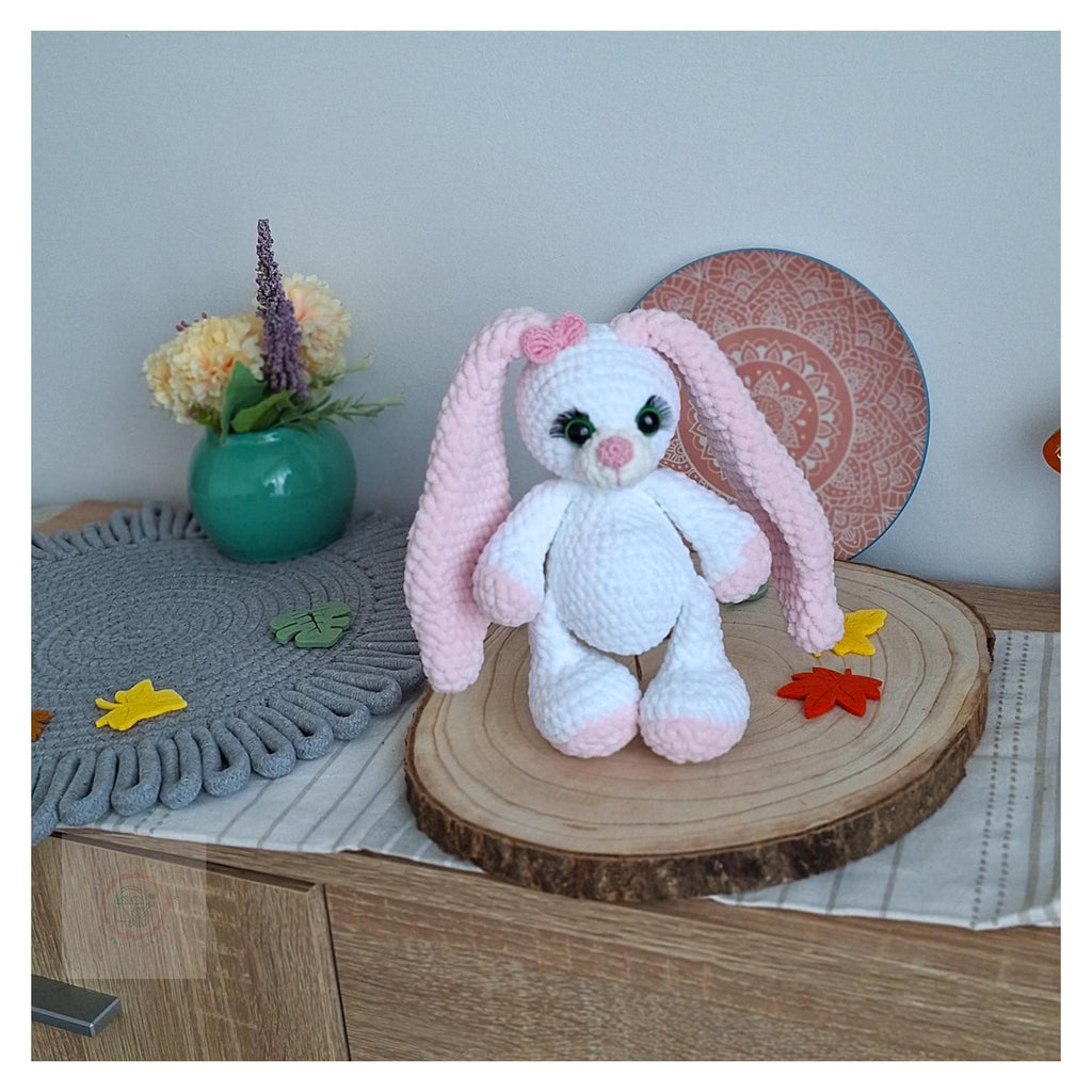 Ręcznie robiony biało-różowy króliczek z długimi uszami, pluszowa zabawka dla dziecka