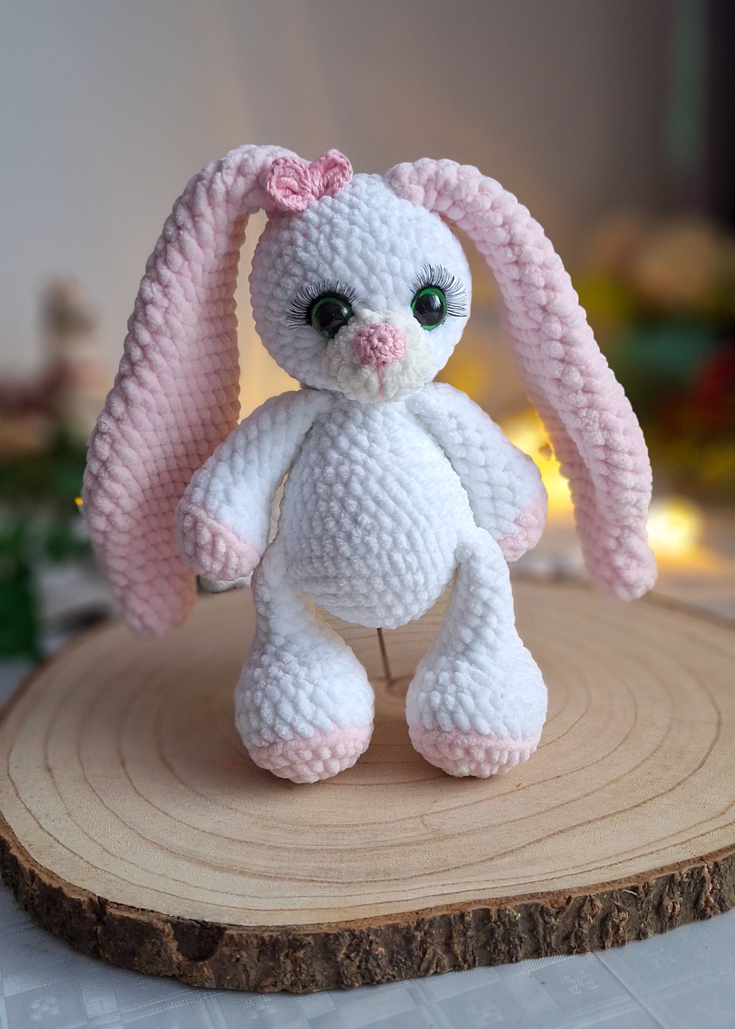 Pluszowy Króliczek na Szydełku z Długimi Uszami – Ręcznie Robiona Zabawka Amigurumi