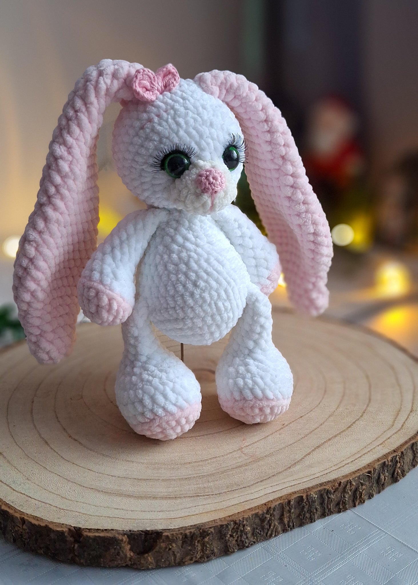 Pluszowy Króliczek na Szydełku z Długimi Uszami – Ręcznie Robiona Zabawka Amigurumi