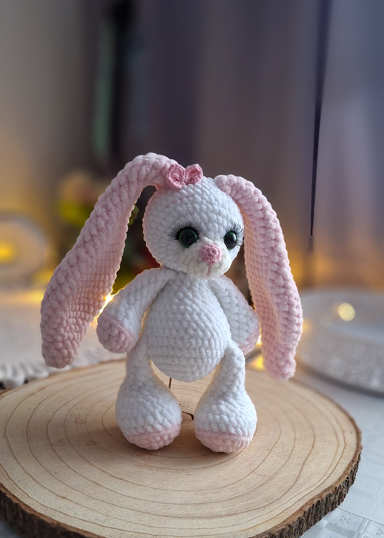 Pluszowy Króliczek na Szydełku z Długimi Uszami – Ręcznie Robiona Zabawka Amigurumi